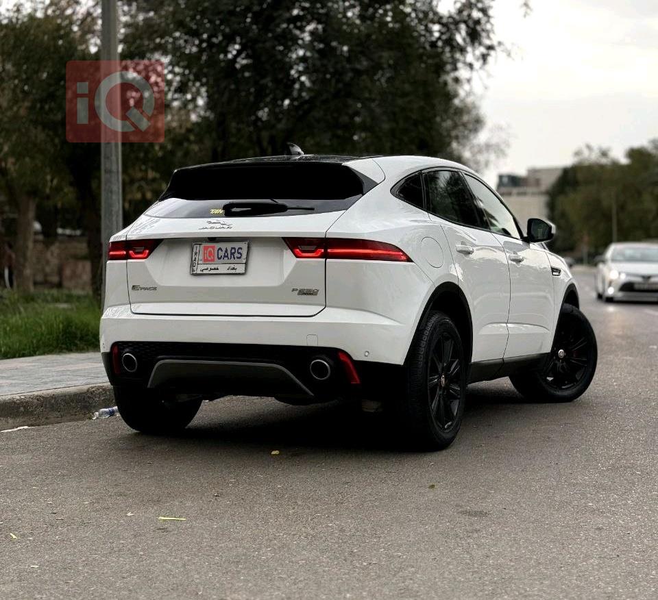 جاكوار إي- بيس